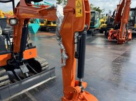 ミニユンボ（ミニショベル）ZX17U-5A