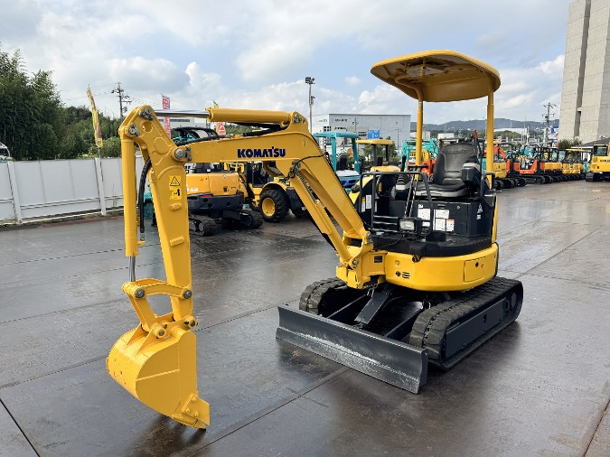 コマツ ミニユンボ（ミニショベル）2t~3t PC20MR-3