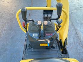 ミニユンボ（ミニショベル）J09