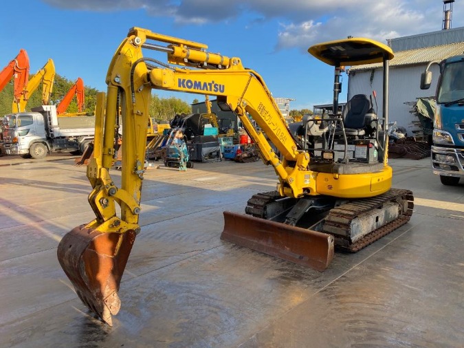 コマツ ミニユンボ(ミニショベル)2t~3t PC30MR-5