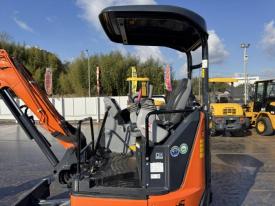 ミニユンボ（ミニショベル）ZX30U-5B