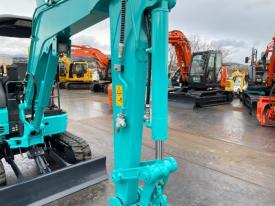 ミニユンボ（ミニショベル）SK30SR-7