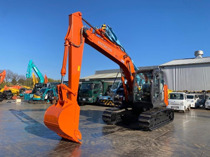 ユンボ（ショベルカー）0.45クラス ZX135US-5B