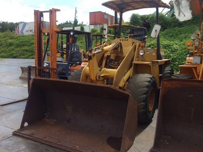 ホイールローダー（タイヤショベル） 820